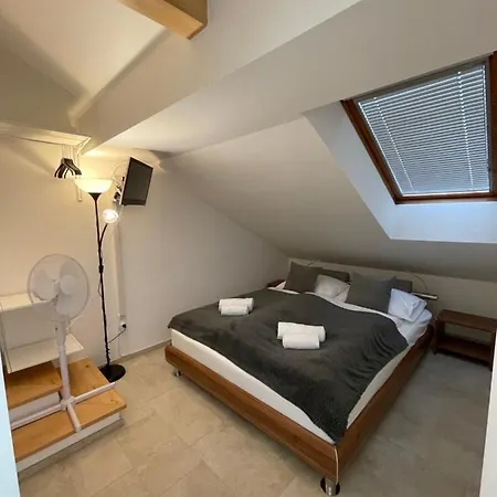 Undertheroof At
