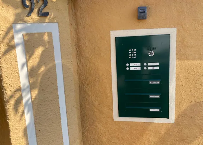 Undertheroof At アパート *